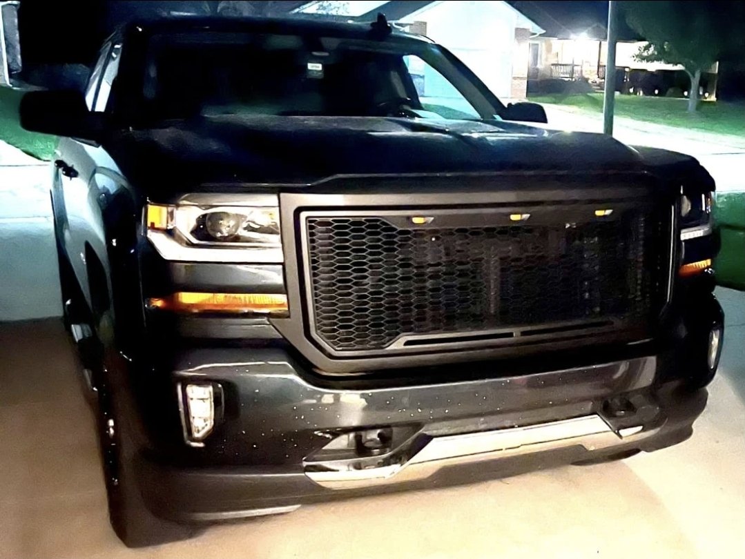 RantzCore's tweet photo. @TheJaredPink I drive a salvage rebuilt '18 Silverado. I need to tweak a few things to make the front end sit correctly and stay in place. This close to what it will look like afterwards, but a chrome bumper instead. https://t.co/oyW0RobgzU