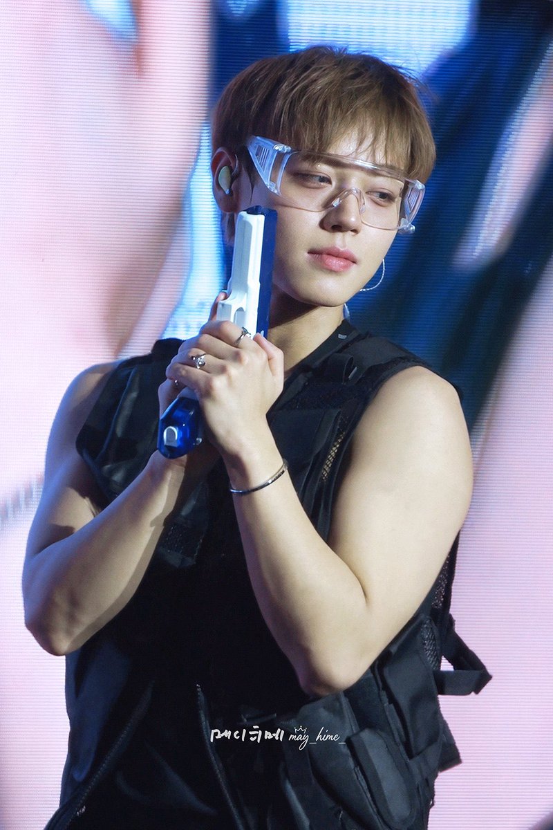 ji279hun's tweet photo. emas 74kg                              mas 74kg https://t.co/4Ce1N44SsM