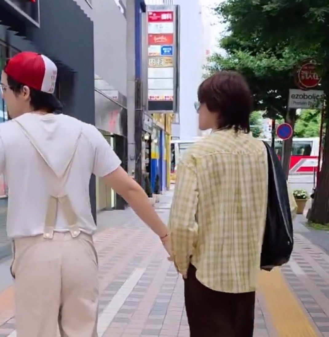 whiteedog_'s tweet photo. รีแคปทริปญี่ปุ่น เหมือนไปเดท😭😭😭😭😭😭😭😭😭😭😭😭 ดูทำแต่ละอย่าง กายคุกเข่าแล้วแม่นบ่ https://t.co/eZf4cRhRuR