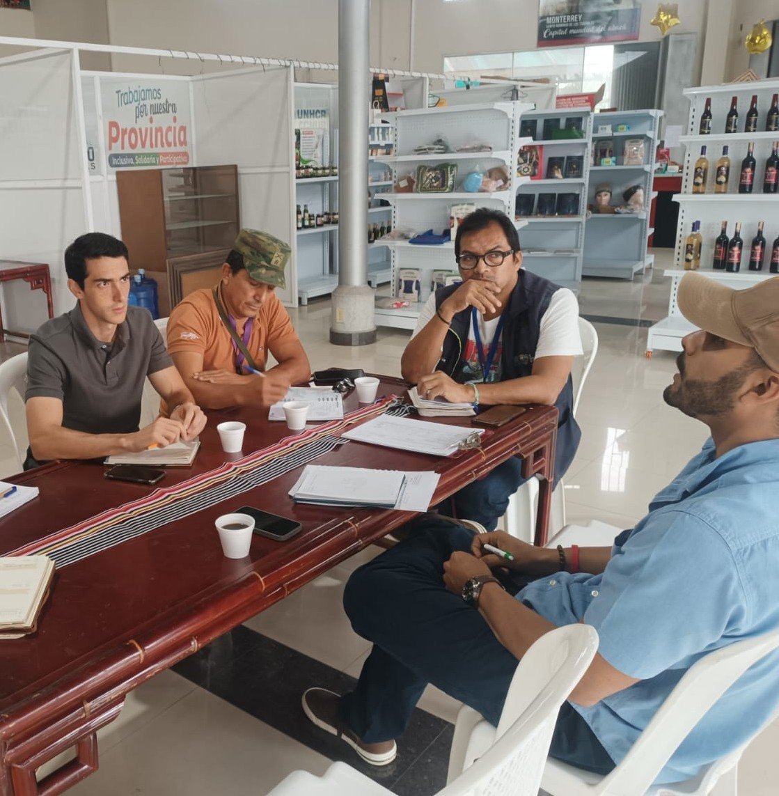 Agricultura_CZ4's tweet photo. #SantoDomingo | Participamos en la mesa técnica del café junto a @AgrocalidadZ4 y la Prefectura para coordinar un plan de capacitación sobre medidas de bioseguridad frente a la bacteria Xylella fastidiosa, que representa un riesgo para los cultivos de café🌿
#GobiernoDelEcuador https://t.co/0AKSaTYBm0