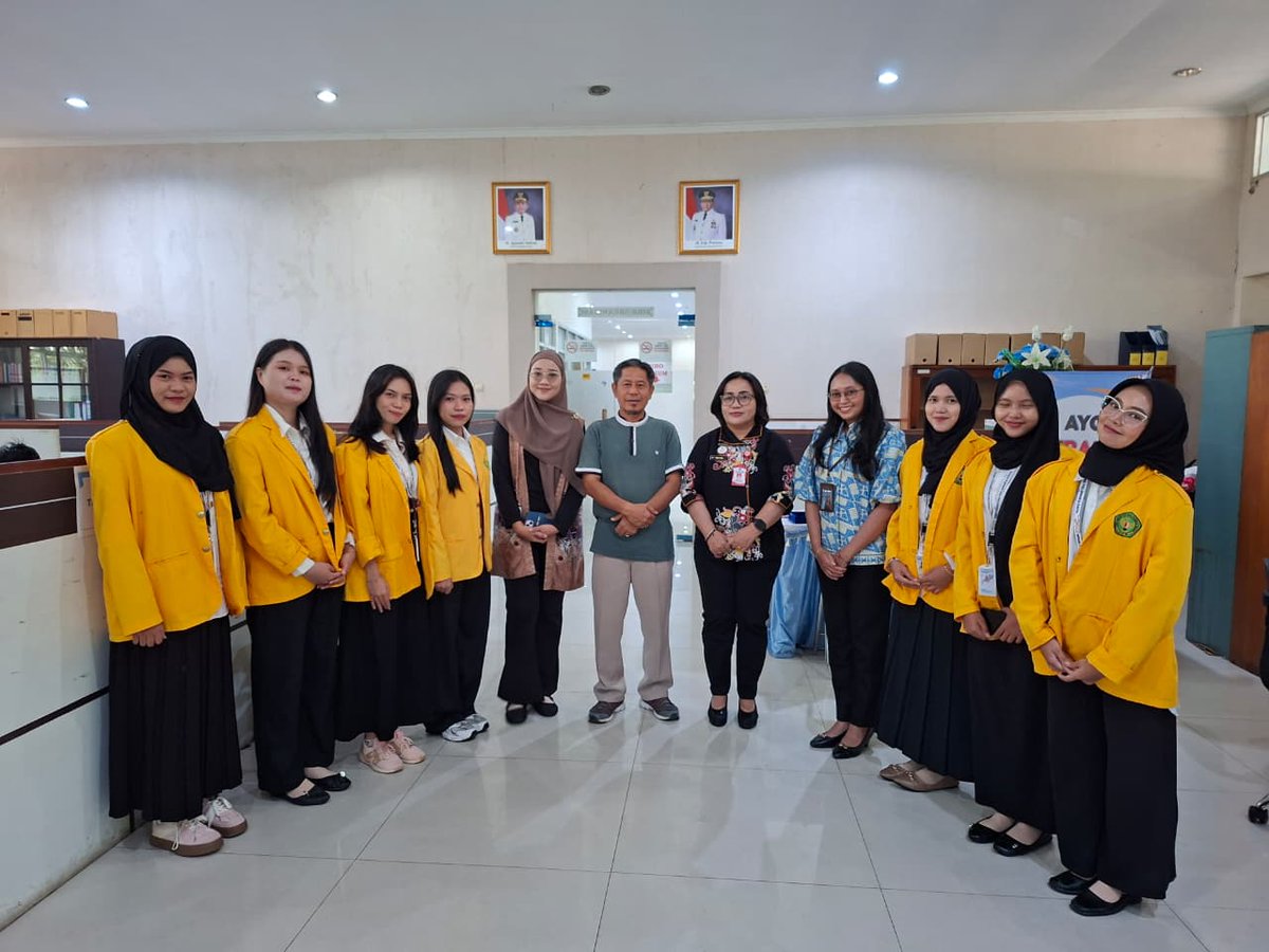 Biroorg_Kalteng's tweet photo. Biro Organisasi Setda Prov. Kalteng melaksanakan serah terima mahasiswa magang Universitas Palangka Raya pada (10/07). Kegiatan ini menandai berakhirnya program magang sebagai wadah pembelajaran administrasi publik dan penguatan kompetensi calon ASN masa depan. #BiroOrganisasi https://t.co/e1m80CU1nt