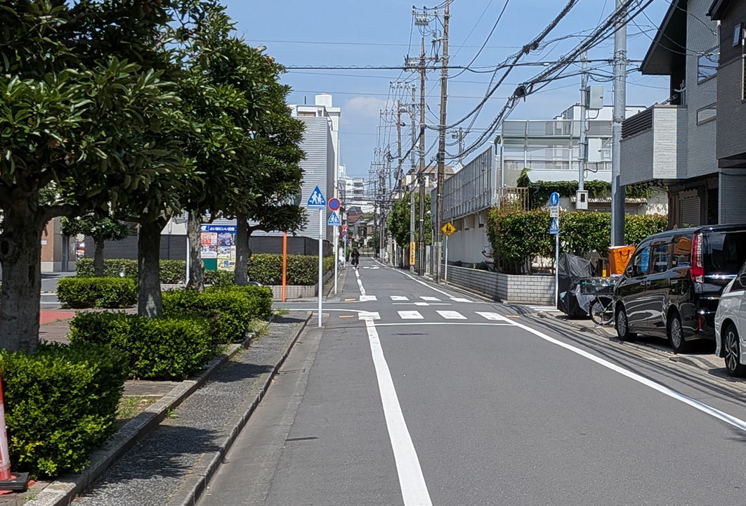 tomikojix's tweet photo. 本日の予想最高気温34度。
暑さに慣らすために無理矢理時間作って30分ほど歩いてきたけど、日陰がない道路に入っちゃうと絶望する。
土曜日1時間ほど歩いたら軽く熱中症になりかけたから、まずは30分余裕で歩ける体にしたい…。 https://t.co/yYp1o3NwXV