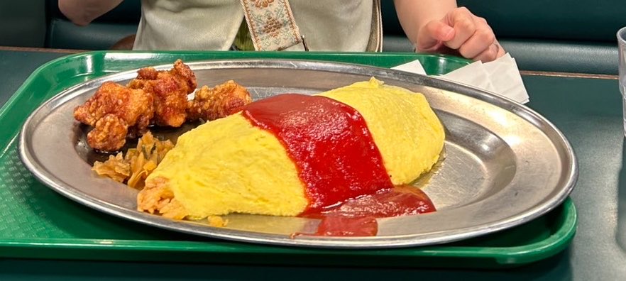 Osomatyan's tweet photo. 食い倒れ函館旅行でした😺
実は初のあげいも！素朴な味なのに何も付けないほうが美味い不思議なやーつ🥔 https://t.co/SowXU33s6x