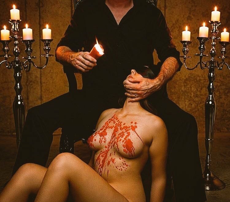 daisy_atnight's tweet photo. 🖤 🕯🕯🕯 https://t.co/GibcVvggIY