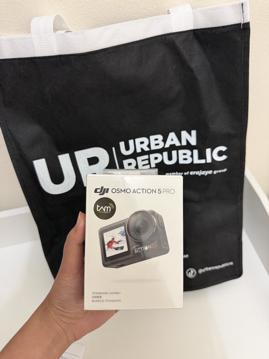 midniteerun's tweet photo. dapet hadiah DJI Action, tapi mau ku jual SUPER MURAH 🤗 barangkali ada yang mauuu https://t.co/fBMYVFT6AY