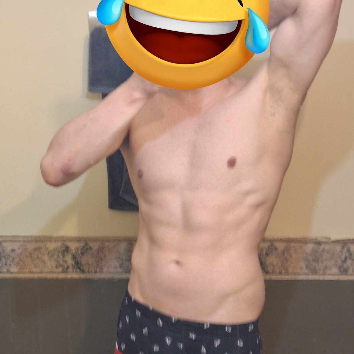 MissingHer67's tweet photo. @xdajexe @fl00r3d I shower twice a day because ya gotta condition ur hair 2 times anyways, and I shave all my body hair including pits and legs and wear deodorant and cologne so nah I don't stink actually

Nice and smooth so no sweat traps https://t.co/ERr1271eMu