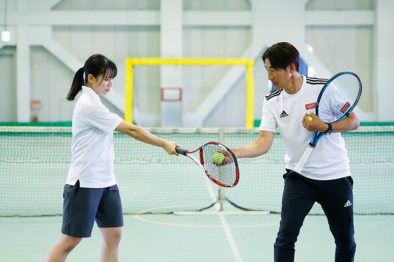 KSC_Promotion's tweet photo. コナミスポーツクラブ テニスアドバイザリーである佐藤プロによる特別テニスレッスンを8/1(土)にコナミスポーツクラブ 光明池にて開催します。日本テニス協会などから推薦を受けたS級エリートコーチ・佐藤プロによる、高度な技術指導を会員の皆さまにご提供するイベントです。
https://t.co/F3AjjOpyDM https://t.co/UPJudpKyPR