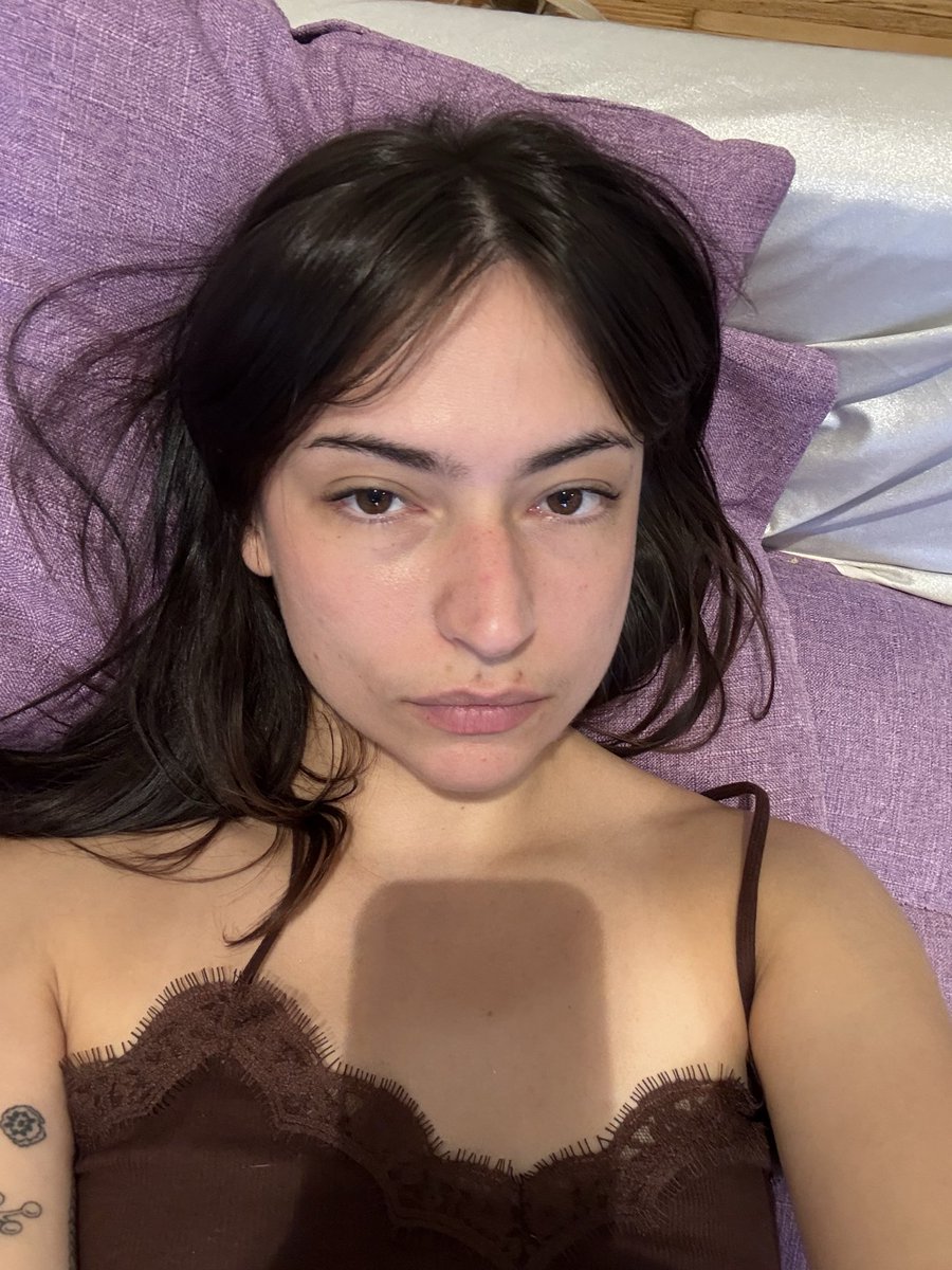 meg_angeline's tweet photo. My face a 10 my body tea 😋 https://t.co/nk7ek2FLSk