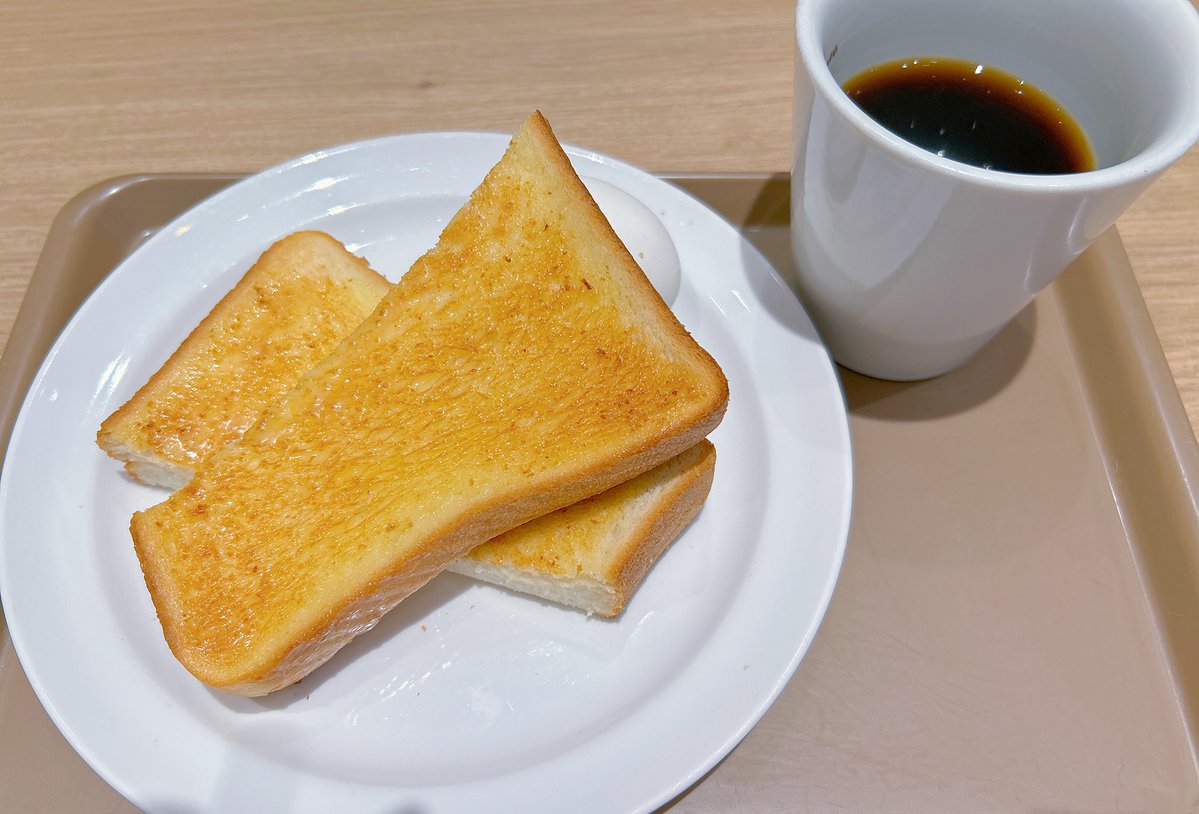 IAKO_555's tweet photo. 朝から健康診断で、大好きな朝のブラックコーヒー☕️と朝ごパンを我慢し、バリウム飲んで、自分でぐるぐる回転するという最大のミッションをおえて😂500円モーニングセットを噛み締める。うまー！ https://t.co/7ei2aCYCKw