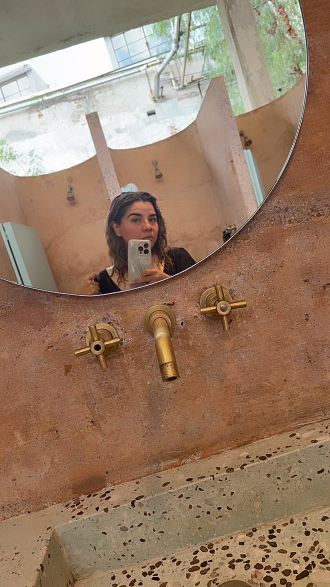 Lolo_Lfr's tweet photo. Mirror mirror https://t.co/1iiSAo7jH3