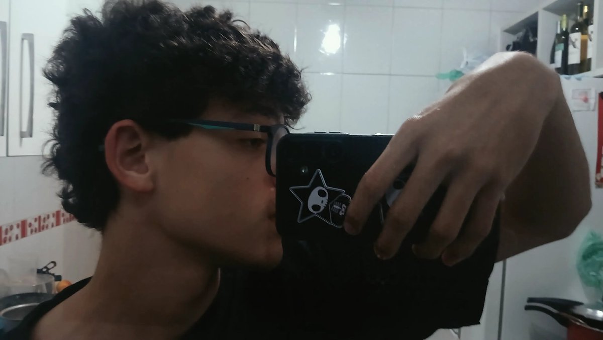 postshifts's tweet photo. espelho do microondas nem é tão ruim assim https://t.co/JiNxWSFJLI