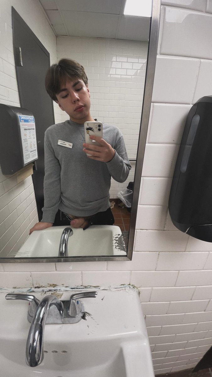 sltfrek's tweet photo. horny while at work https://t.co/DZwTgbjFB9