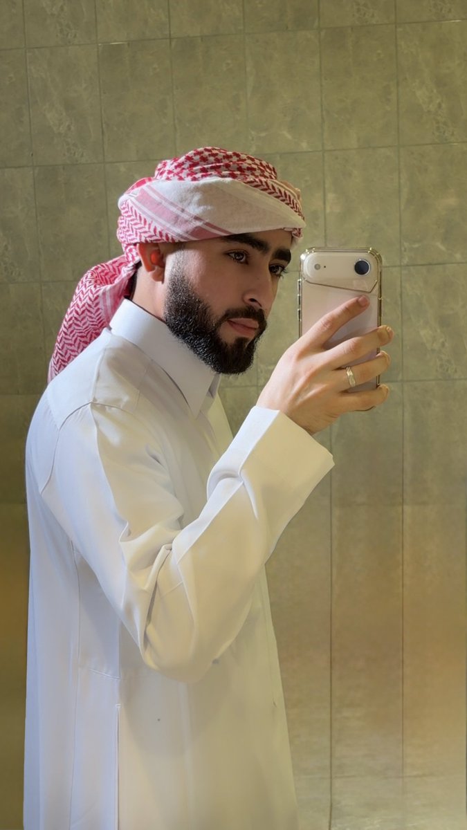 L77NN2's tweet photo. القلب الجبان لا يفوز بالسيدة الجميلة https://t.co/M7bHm5ptxo