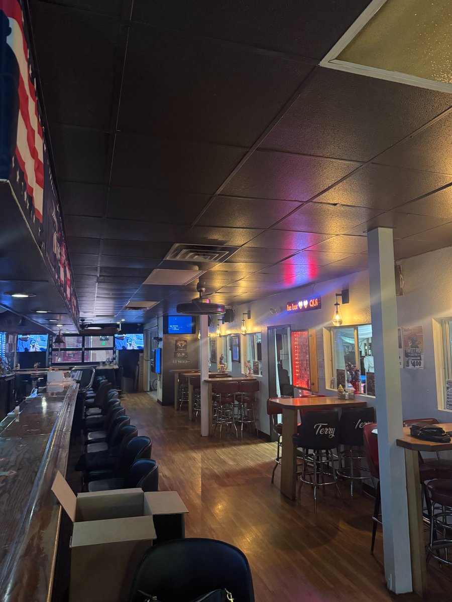 JohnW_Shift4's tweet photo. Visit the OLD FATHER INN in PHX, AZ. A whole restaurant and a sports bar too! https://t.co/tJDA7Pal9M