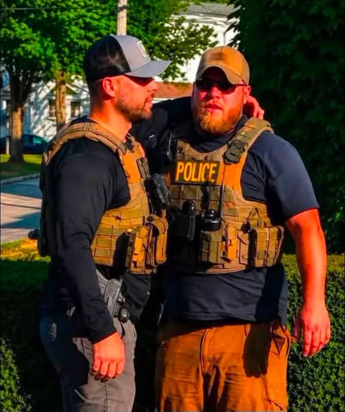 KimKatieUSA's tweet photo. These two men are heroes.  There are no other words for them.  I would like to shake their hands and congratulate them on a job well done. https://t.co/QKXbkW7lkh