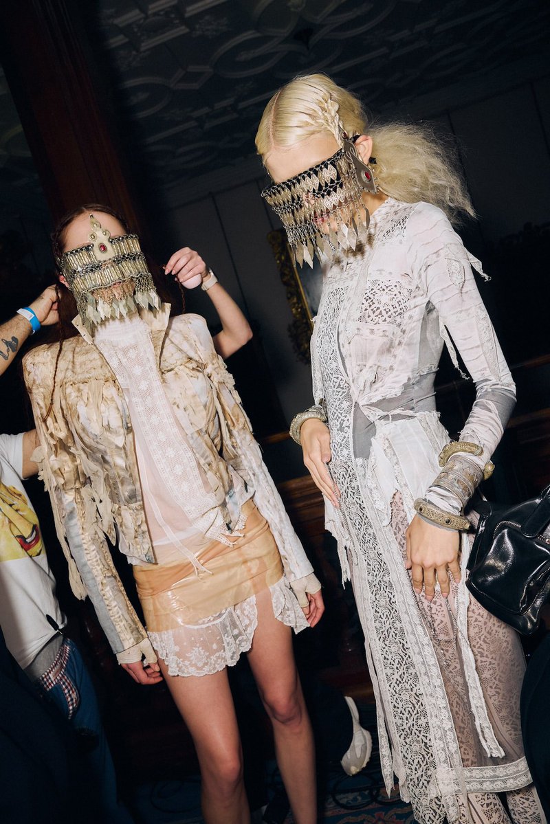 DraftFits's tweet photo. The headdresses https://t.co/Dj7ILjLVx3