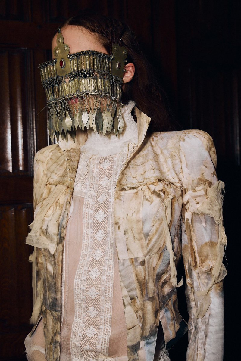 DraftFits's tweet photo. The headdresses https://t.co/Dj7ILjLVx3