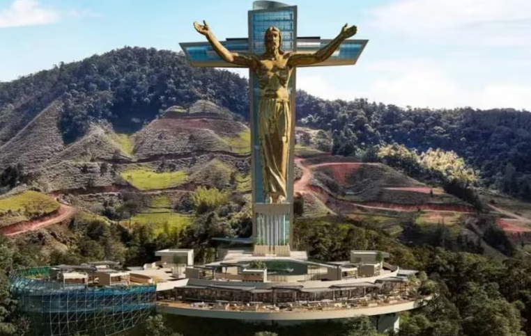 eluniversocom's tweet photo. Colombia construye el Cristo más grande del mundo, más alto que el Cristo Redentor de Brasil https://t.co/8BzZdGPX9B https://t.co/ueHBm0Dlen