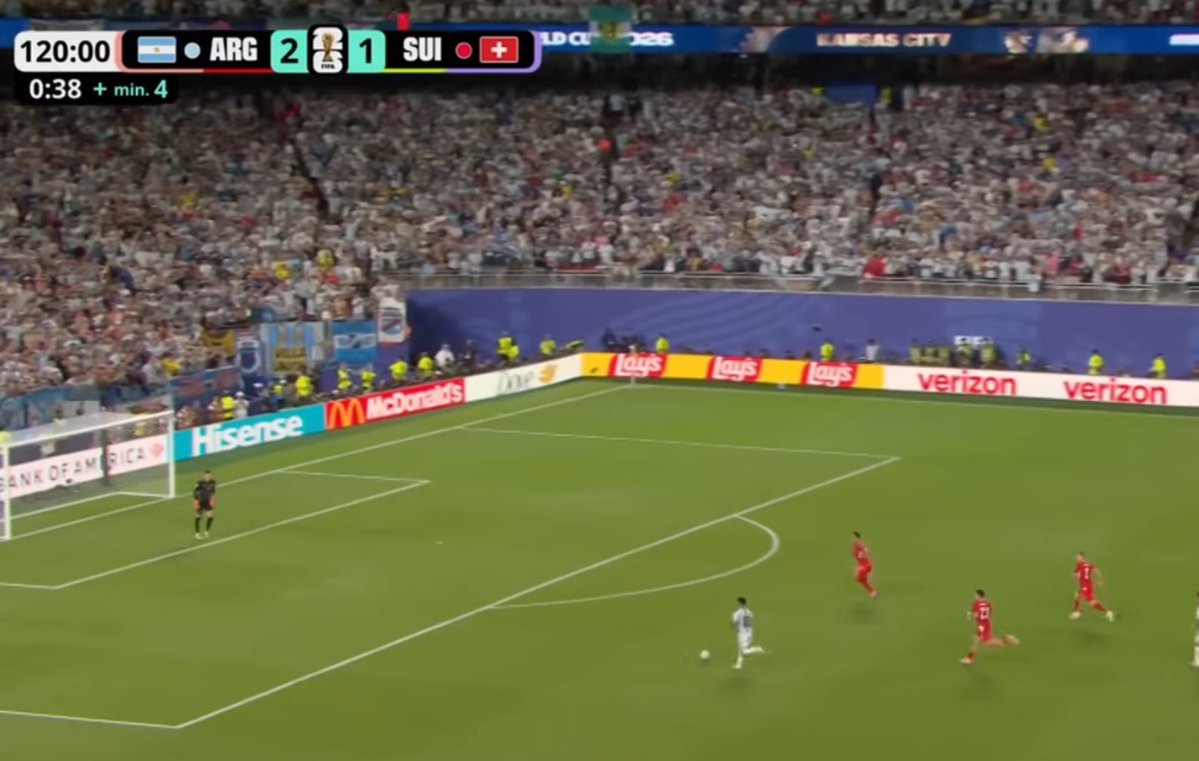 FCB_nenn's tweet photo. Ahora que pasó suficiente tiempo 

No es serio que aquí con el partido ganado te pongas a buscar a Messi jqjwjjssj https://t.co/rVUBmDmNl2