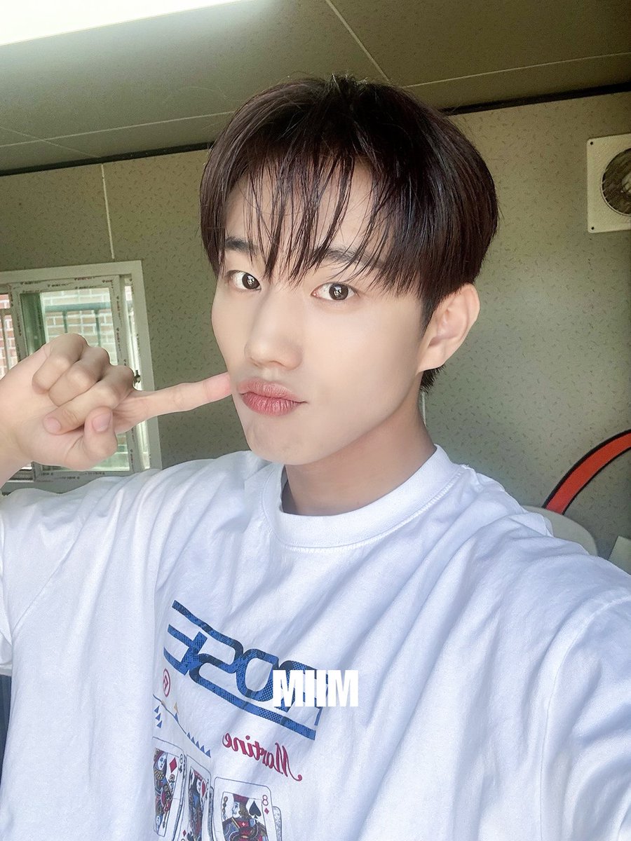 myidolmiim's tweet photo. [EXCLUSIVE] 짜잔 🎁  피원하모니 체육대회 하드털이 💌

체육창고 깊숙한 곳에서 찾아낸 보물들 💎
피스들을 위한 미남 종합선물 세트입니다 🫶

🔗사진더보기 https://t.co/gZEDvyEmbW

✔️ 밈 팔로우 하고 피원하모니 독점 콘텐츠 미리 보기 😁

#피원하모니 #P1Harmony #MIIM #마이밈 #Kpop https://t.co/cupw3L2lB5