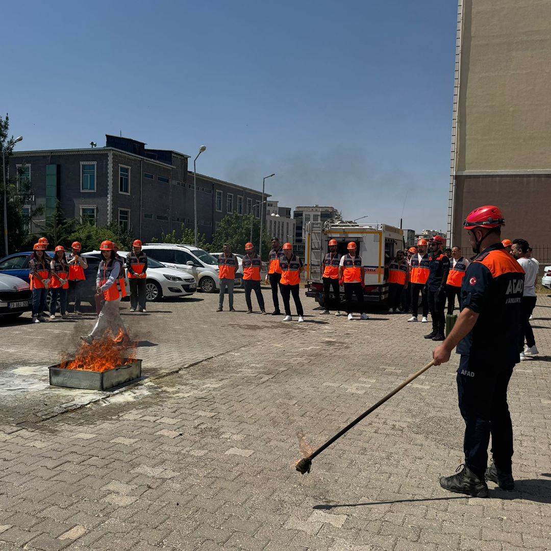 AFAD_gonullu's tweet photo. 📍Şırnak

Destek AFAD Gönüllüsü eğitimleri devam ediyor.

#afad #afadgönüllü #afadşırnak https://t.co/Bq6FYsQPkB
