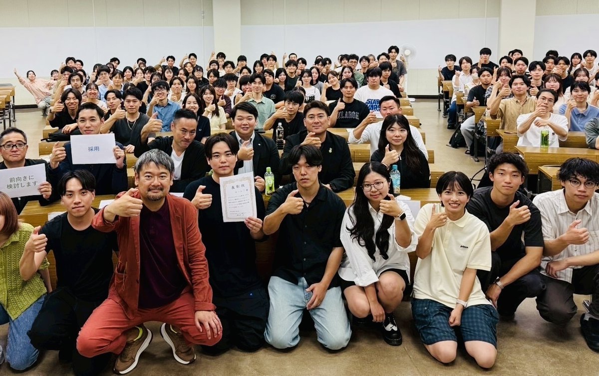 bravesoft_JP's tweet photo. ＼🎓 金沢大学から、新しい時代のものづくりへ 🚀／

先週は、弊社代表の菅澤（@braving）が金沢大学で、地域観光・スポーツ・エンタメの可能性について講演し、学生ピッチコンテストの審査員も務めました🎤✨

当日は16組の学生が、自由な発想から生まれたユニークなアイデアを発表🐱🏆

本当に価値を生み出すのは、人の想いや情感を伝え、70点を90点、100点へと磨き上げる力。AI時代だからこそ、人にしかできないものづくりがますます重要になると感じています。

地域の可能性を信じ、新しい挑戦を続けながら、A3もいよいよ始動🌱

一人ひとりの個性と想いを力に変え、これからもbravesoftは「あしたをオモシロク」する挑戦を続けていきます！

#bravesoft #金沢大学 #AI #地域創生 #ものづくり #あしたをオモシロク