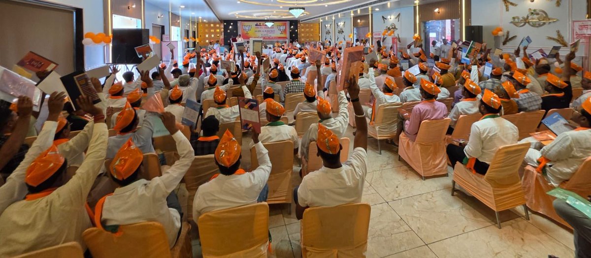 BJP4UP's tweet photo. प्रदेश महामंत्री (संगठन) श्री @idharampalsingh ने अमरोहा जिले के शक्ति केंद्र संयोजकों की संगठनात्मक बैठक को सम्बोधित किया। https://t.co/XcJlH3hMMw