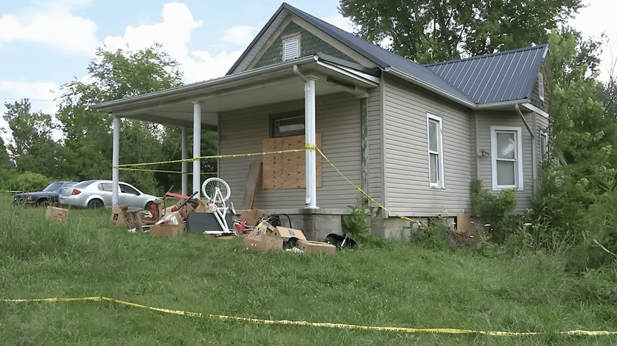 ladbible's tweet photo. Court records reveal new details about 16 'feral' children living in Ohio 'house of horrors' https://t.co/LxXI5eTgkz https://t.co/Js6vST8wGC