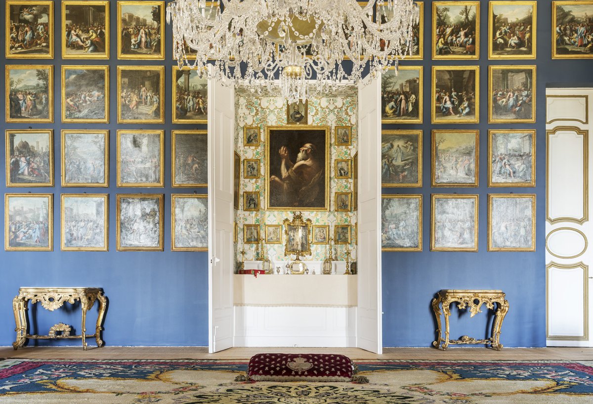 PatrimNacional's tweet photo. 🏰En el oratorio del #PalacioReal de Riofrío hay 149 cuadros que ilustran la vida de Cristo✝️ Giovanni del Cinque los pintó en 1729.

🖼️El altar lo preside un cuadro de San Onofre en oración atribuido a Mattia Pretti, rodeado de varias figuras de santos🙏 https://t.co/Ga66zuhqaA