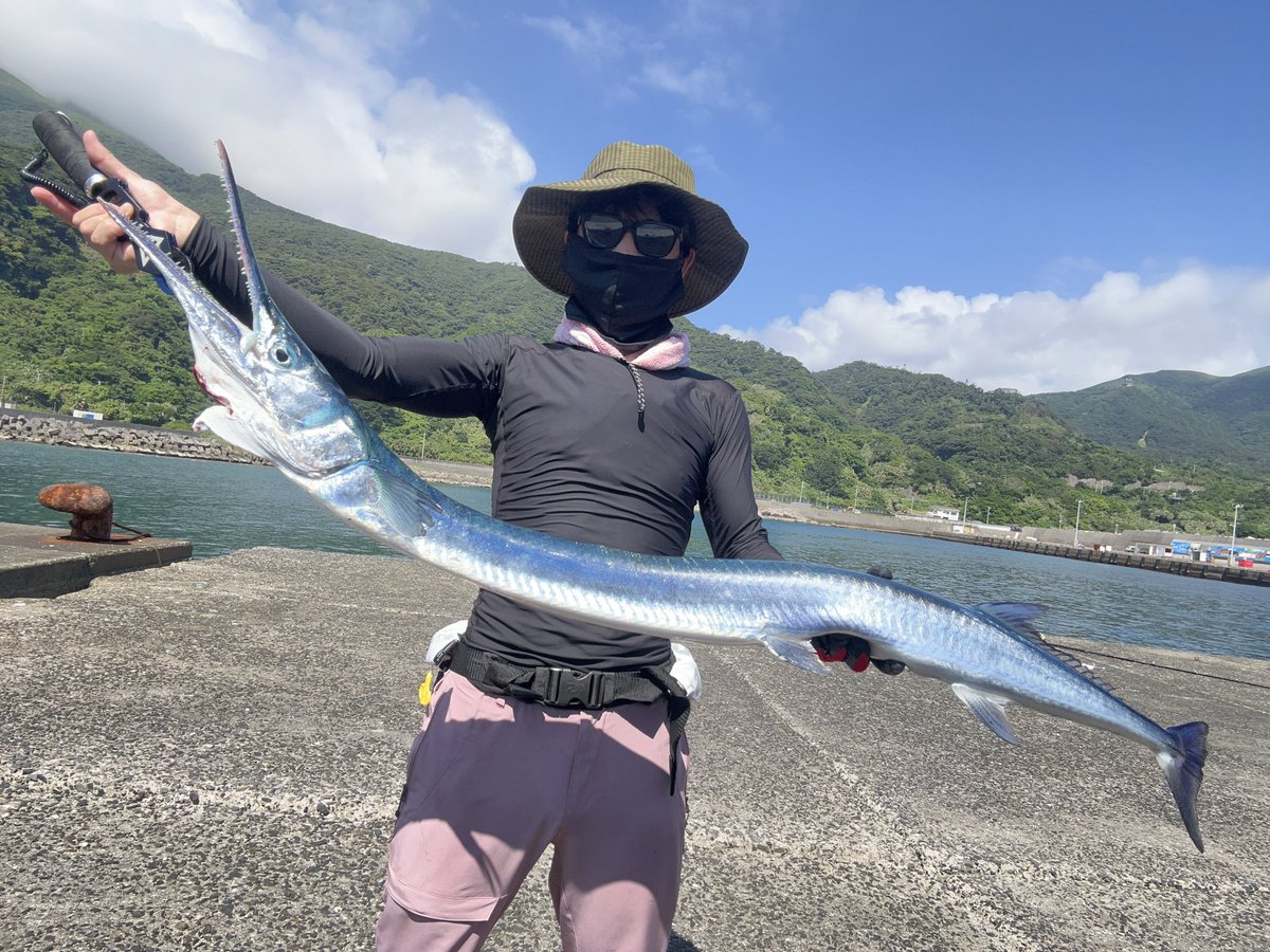 AnglerRyusei's tweet photo. これ長さに太さやばすぎでしょ🤣

ムロの泳がせに食ってきた
140cm、6kg https://t.co/Qis1vAVt0m
