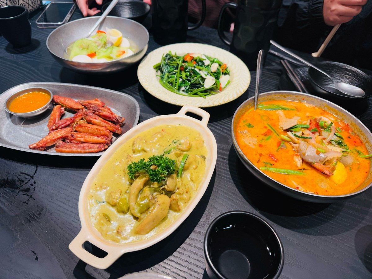 oywxaq6z72267's tweet photo. Craving something exotic Try our creamy Thai green curry with jasmine rice tonight—fresh herbs, spicy kick, total comfort in a bowl! https://t.co/wXcQxeRqWw