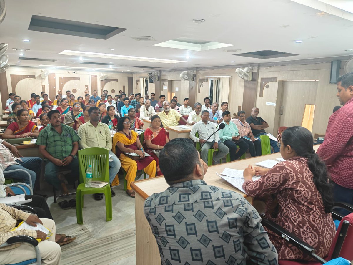 bdo_polasara's tweet photo. SIR post activity training to all BLOs including new 16 BLOs under Polasara Block (AERO -CUM-BDO POLASARA) @CMO_Odisha @OdishaCeo @Ganjam_Admin @SDMChatrapur https://t.co/kwih6Cqdr9