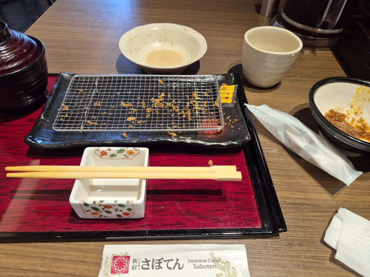 tree_um's tweet photo. 写真の撮り方がばか　→の状態からごはんだけおかわりしてもりもり食べてた　バグ https://t.co/ssg4wiqqcR
