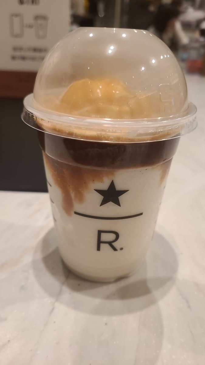 luna_s's tweet photo. 栄HAERAにある
スターバックスリザーブカフェで
エスプレッソアフォガートフラペチーノとクロワッサン🥐
美味しかった😋💕 https://t.co/enGdf8HgpE