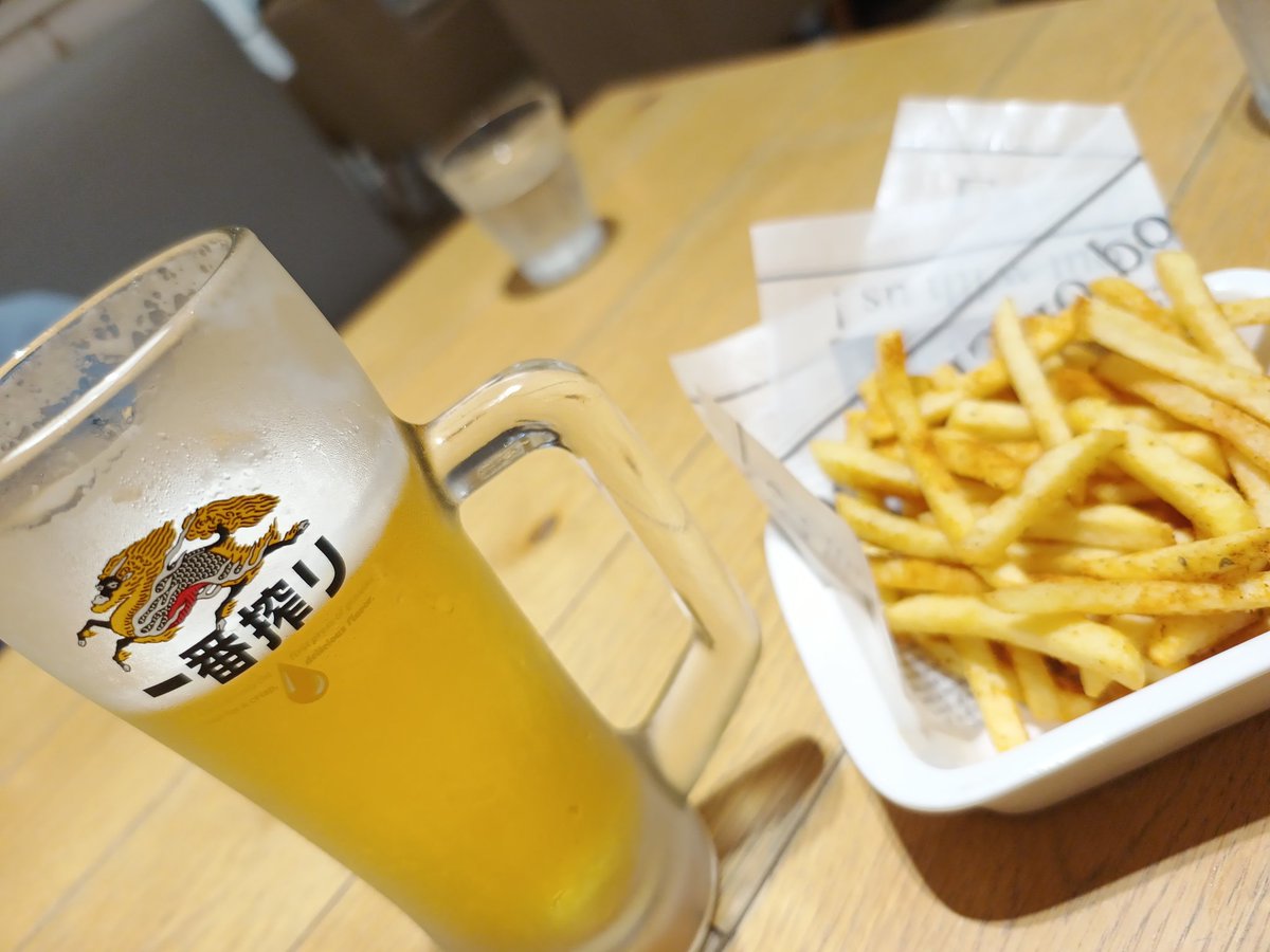 tansya1978's tweet photo. 平日、早退して飲む酒
サイコー https://t.co/R4a6JrgBqF
