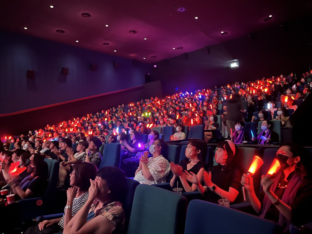 cs_ikebukuro's tweet photo. /／
8/7(金)『ヴァチカンのエクソシスト』
みんなで元気に悪魔祓い！
応援上映 開催決定🎉
\＼

ジェフ・カッツさんの来日を記念して
1日限定の応援上映の開催が緊急決定‼️

発声🆗コスプレ🆗
応援グッズのお持ち込み🆗

カッツさんにヴァチクソ愛を届けましょう❤️

日程：8/7(金)19：00の回
本編上映前にカッツさんによるご挨拶を予定😆

詳細はこちら⬇️
https://t.co/nuFyNEROEv

（写真は2023年に実施した応援上映の様子です）