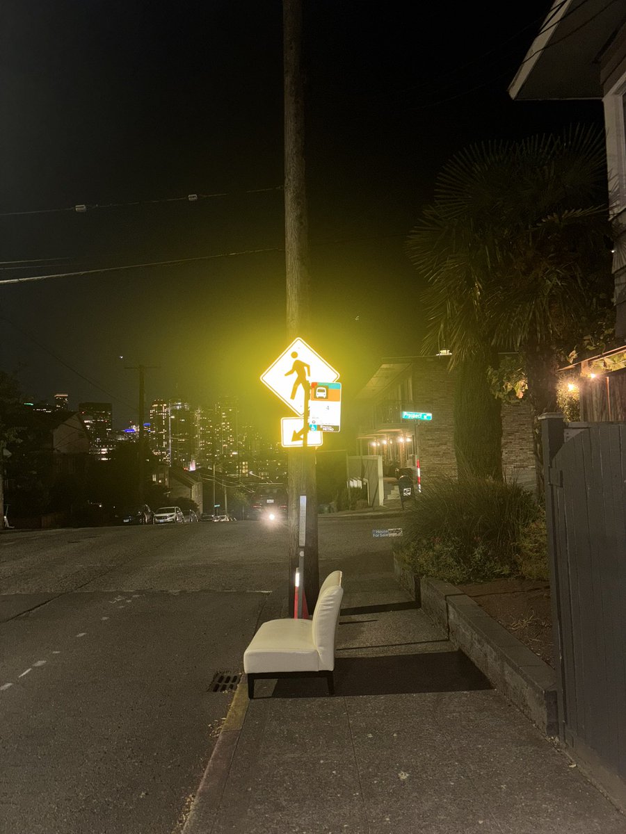 Horned_Sphere's tweet photo. Seattle bus stop lounge 🪔 https://t.co/QKpi0yVPhD