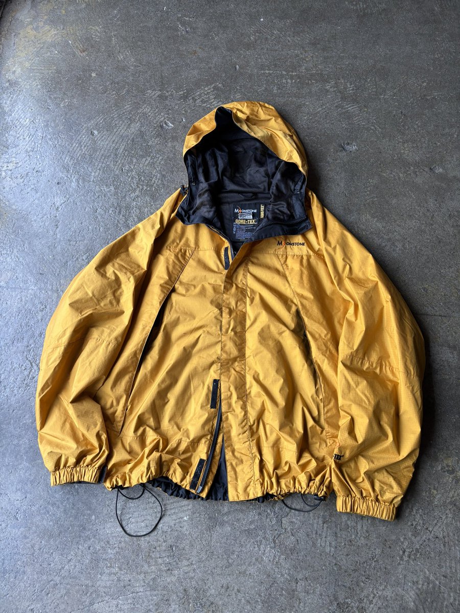 103_store's tweet photo. 今年のフジロックにいかがでしょうか
ナイスカラー
#moonstone
#フジロック
#GORETEX https://t.co/jJWeb6mvkD