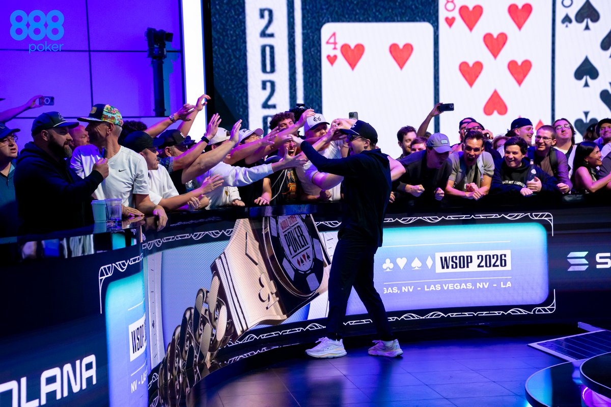gema_cristobal's tweet photo. 📸@WSOP Main Event Day 8 with @888poker
FINAL TABLE- FINAL DAY!!!!
#Vegas #888poker #PhotographerOfPoker #wsop26 https://t.co/D55ke0Vjbn