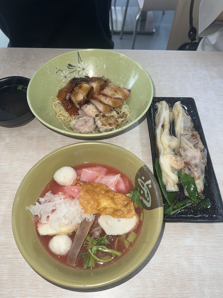 kynkynkynnn's tweet photo. รีวิวหงกี่ อร่อยแสงออกปาก อร่อยมากจริงๆกินจนท้องจะแตกกก ก๋วยเตี๋ยวหลอด เย็นตาโฟ บะหมี่ ขนมจีบ คุณแม่แถมเกี๊ยวหมูทอดให้ด้วยย น่ารักมากค่ะ มาซ้ำแน่นอนคั้บบบ🫶🏻

#jingjingyu https://t.co/JFs7e3gbkI