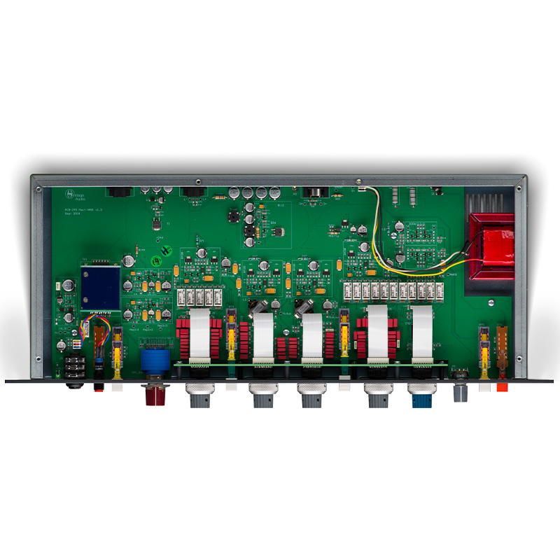 PowerRec's tweet photo. ◤新製品情報◢

#HeritageAudio HA-81A EQ が7月17日より発売🎉

名機として語り継がれる2つのクラシック・コンソール回路から、プリアンプと EQ セクションを組み合わせたチャンネルストリップ‼

#ClassA 特有の厚みのあるサウンドに、倍音豊かな低域、音楽的で芯のある中域、そしてきらめくように抜けの良い高域‼

入出力トランスには、濃厚なブリティッシュサウンドを演出する #Carnhill (St Ives) を採用😍

商品ページはリプ欄から💁‍♂️

#HA81AEQ #マイクプリアンプ #DTM #レコーディング