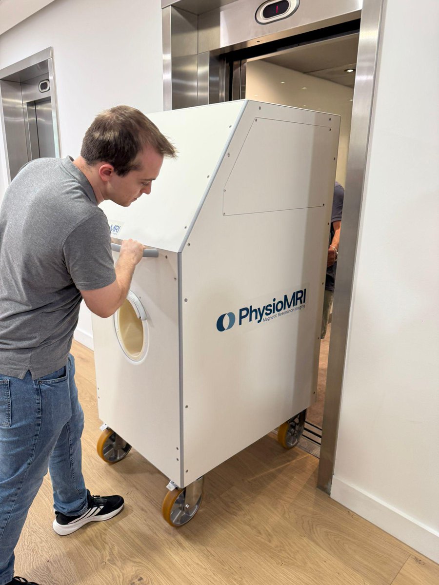 physiomri's tweet photo. Por su reducido tamaño y su ligero peso, PhysioMRI se ha convertido en la primera RM 100% portátil del mercado.
Sin obra. Sin sala blindada. Con el enchufe de la pared.
La RM para extremidades accesible para cualquier clínica.

Más información en https://t.co/DDoD3BRrIR https://t.co/OHfqcj7qae