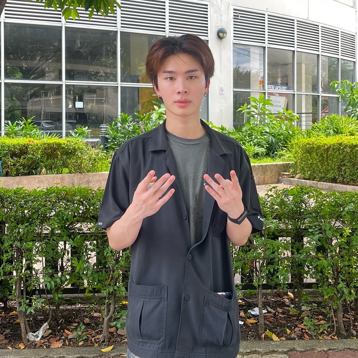 kiwistary's tweet photo. น้องไทยเป็นคนที่มีดีเทลความน่ารักจำนวนมากที่แขนเสื้อมีปักชื่อพร้อมอิโมจิหัวใจ 😭💘 https://t.co/pWY4HaPF30