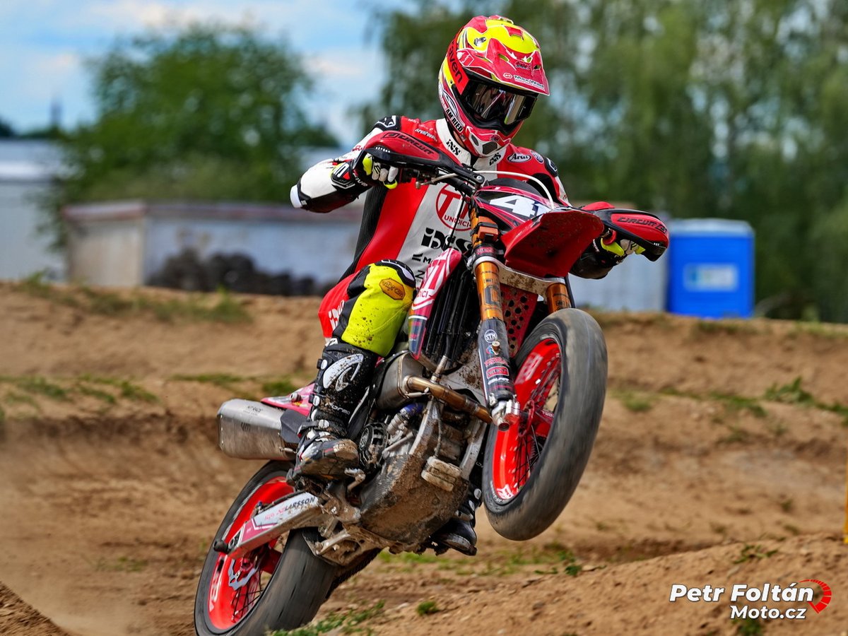 Moto_cz's tweet photo. S1GP Vysoké Mýto 2026 - výběr nejzajímavějších snímků zachycujících dění na trati, atmosféru v paddocku i průběh sobotního závodního programu 🏁 🙂 🥰 🏍
🔗 Celá galerie: https://t.co/juGkRaEwDx
#motocz #supermoto #S1GP #VysokeMyto #CzechSupermoto #MilanSitniansky https://t.co/FmWFYmMFMU
