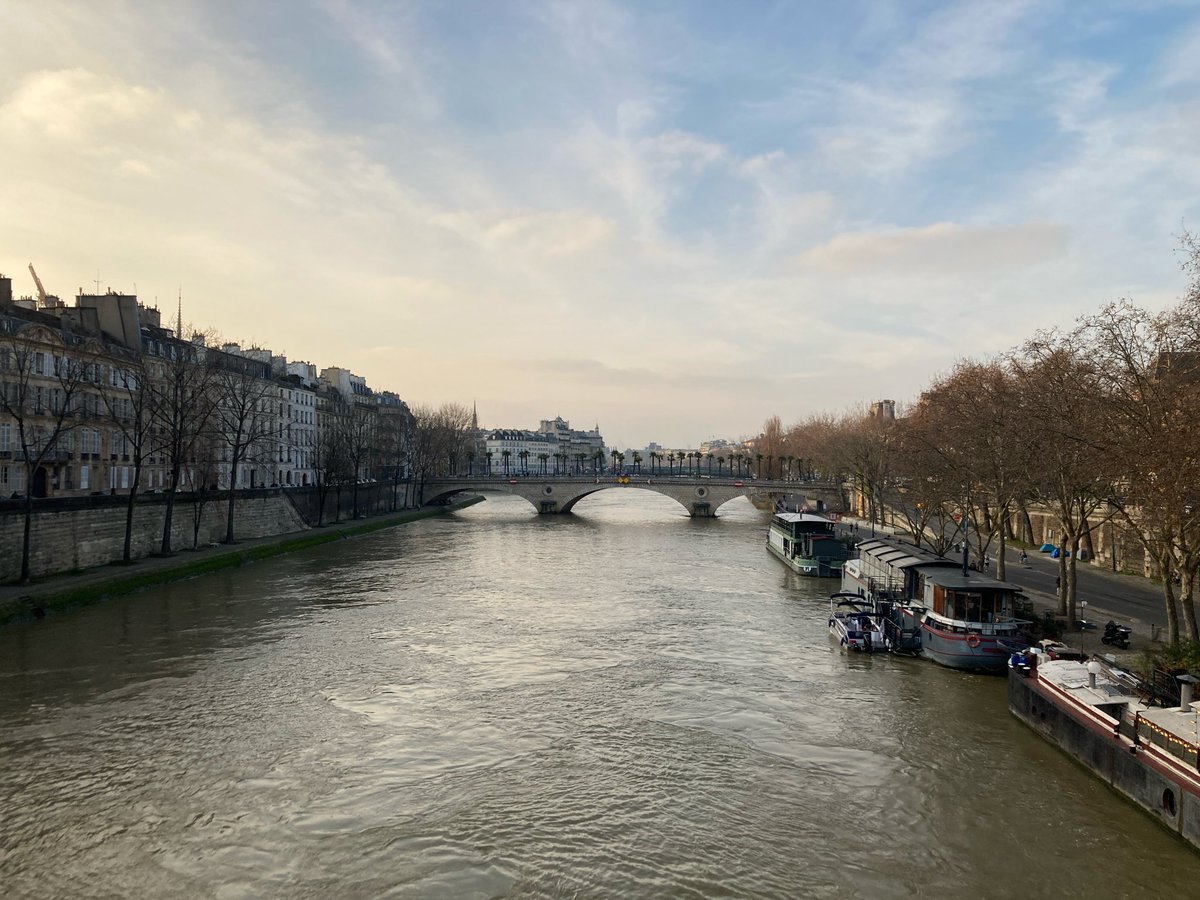 masaiidaart's tweet photo. I love Paris.
There are many European cities where I feel sabi.
But for me, Paris is the only city where I also feel wabi.
Perhaps that is why my paintings seem to breathe more naturally here.

#Paris #WabiSabi #ContemporaryArt #JapaneseArt #MasaIida https://t.co/7CV3YUIacF