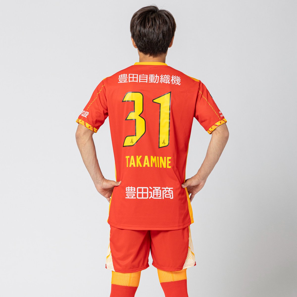 nge_official's tweet photo. ／
2026/27 UNIFORM 🔥
ユニフォーム販売ランキング👑
＼

二次受付までの（7/12時点）販売ランキング発表📢
トップは、変わらず高嶺選手👏
間もなく開幕の新シーズン❗自分の推しの選手のユニフォームで共に闘いましょう🔥

🥇#高嶺朋樹 選手
🥈#木村勇大 選手
🥉#藤井陽也 選手
4⃣ #稲垣祥 選手
5⃣ #森島司 選手
6⃣ #和泉竜司 選手
7⃣ #山岸祐也 選手
8⃣ #中山克広 選手

購入は🔻
https://t.co/cGsrkoLnSv

#grampus #グランパス #ユニフォーム