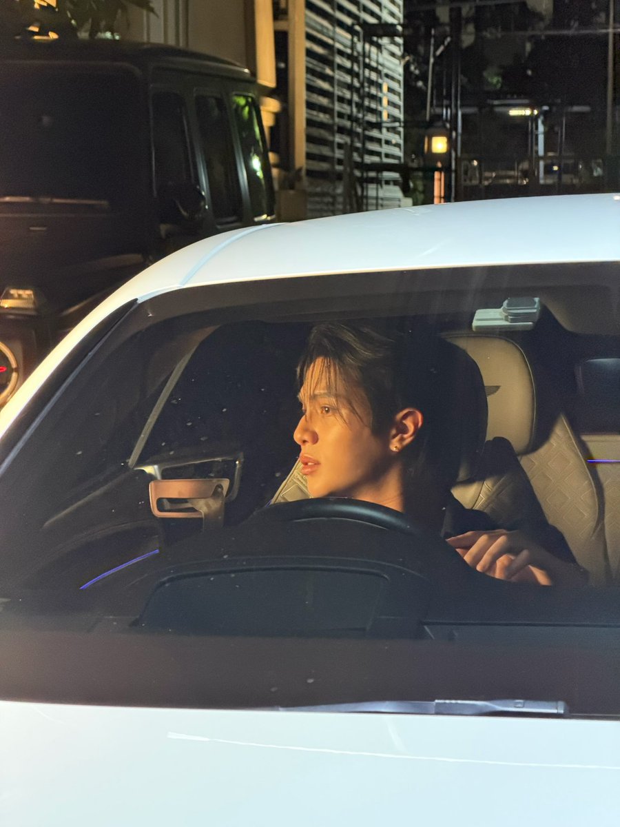 WEofficialTH's tweet photo. คนหน้ากล้อง                            คนหลังกล้อง

#WilliamEst
#williamjkp #est_rvp
#วิลเลียมเอส https://t.co/ene2dfpeQF