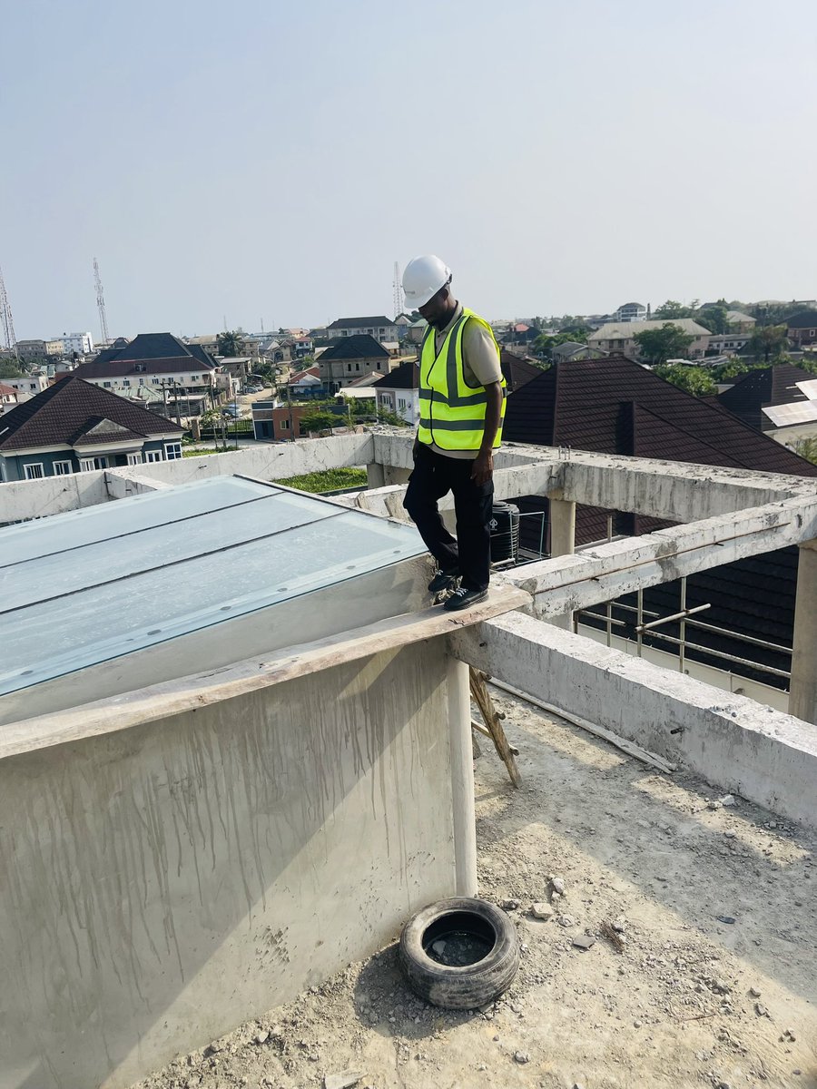 Bernleads's tweet photo. Skylight Installation 

We needed a way to bring in natural light to the building, specifically the staircase area and we introduced skylight. This is on the 3rd floor (penthouse). 
The glass? Not to worry…it’s a toughened glass.

The aesthetic features is 💯 https://t.co/zWErnb38aC