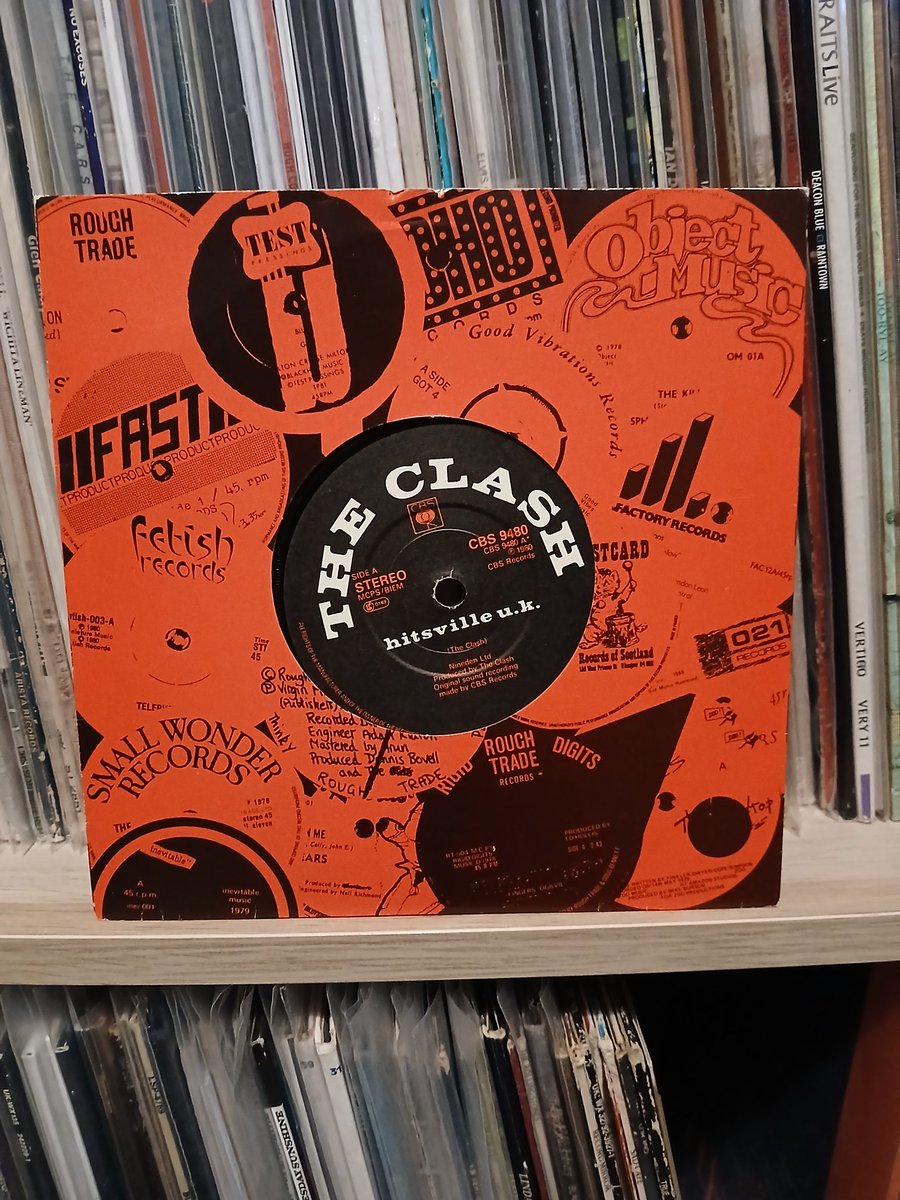 clairywairy88's tweet photo. "The mutants, creeps and muscle men, are shaking like a leaf, it blows a hole in the radio, when it hasn't sounded good all week..." 🧡 #HitsvilleUk (1980) #TheClash 🖤 #JoeStrummer #MickJones #PaulSimonon #TopperHeadon #NewWave #Punk Happy Tuesday all!x 🧡 https://t.co/GmkIc25wOm