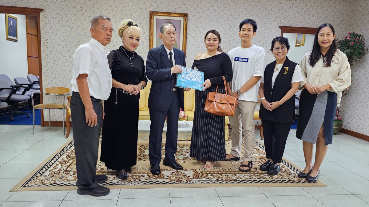 fch_foundation's tweet photo. มูลนิธิช่วยการสาธารณสุขชุมชนฯ ขอขอบพระคุณ คุณปรางค์ทิพย์ วรชาติ สาสะ และครอบครัว ที่ร่วมบริจาคเงิน และเครื่องผลิตออกซิเจน ขนาด 5 ลิตร จำนวน 1 เครื่อง เพื่อสนับสนุนกิจกรรมของมูลนิธิฯ ในการช่วยเหลือผู้ป่วยติดเตียงยากไร้ให้มีคุณภาพชีวิตที่ดีขึ้น โดยมูลนิธิฯ จะนำไปมอบให้ผู้ป่วยติดเตียงที่จำเป็นต้องใช้ต่อไป

ร่วมบริจาคเงิน สิ่งของเพื่อส่งต่อความช่วยเหลือ
ให้ผู้สูงวัยยากไร้และผู้ด้อยโอกาสในชุมชน
ได้ที่ มูลนิธิช่วยการสาธารณสุขชุมชนฯ
• ธนาคารไทยพาณิชย์ เลขที่บัญชี 0092661888
** ใบเสร็จเงินบริจาคสามารถนำไปลดหย่อนภาษีได้

#FCH #ผู้ป่วยติดเตียง #ผู้สูงอายุยากไร้
#ช่วยเหลือผู้ยากไร้และด้อยโอกาส #ลดหย่อนภาษี